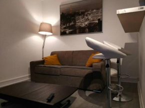 Comfortable & bright Parisian studio!